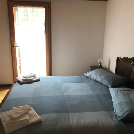 La Casa Di Dina Apartment *
